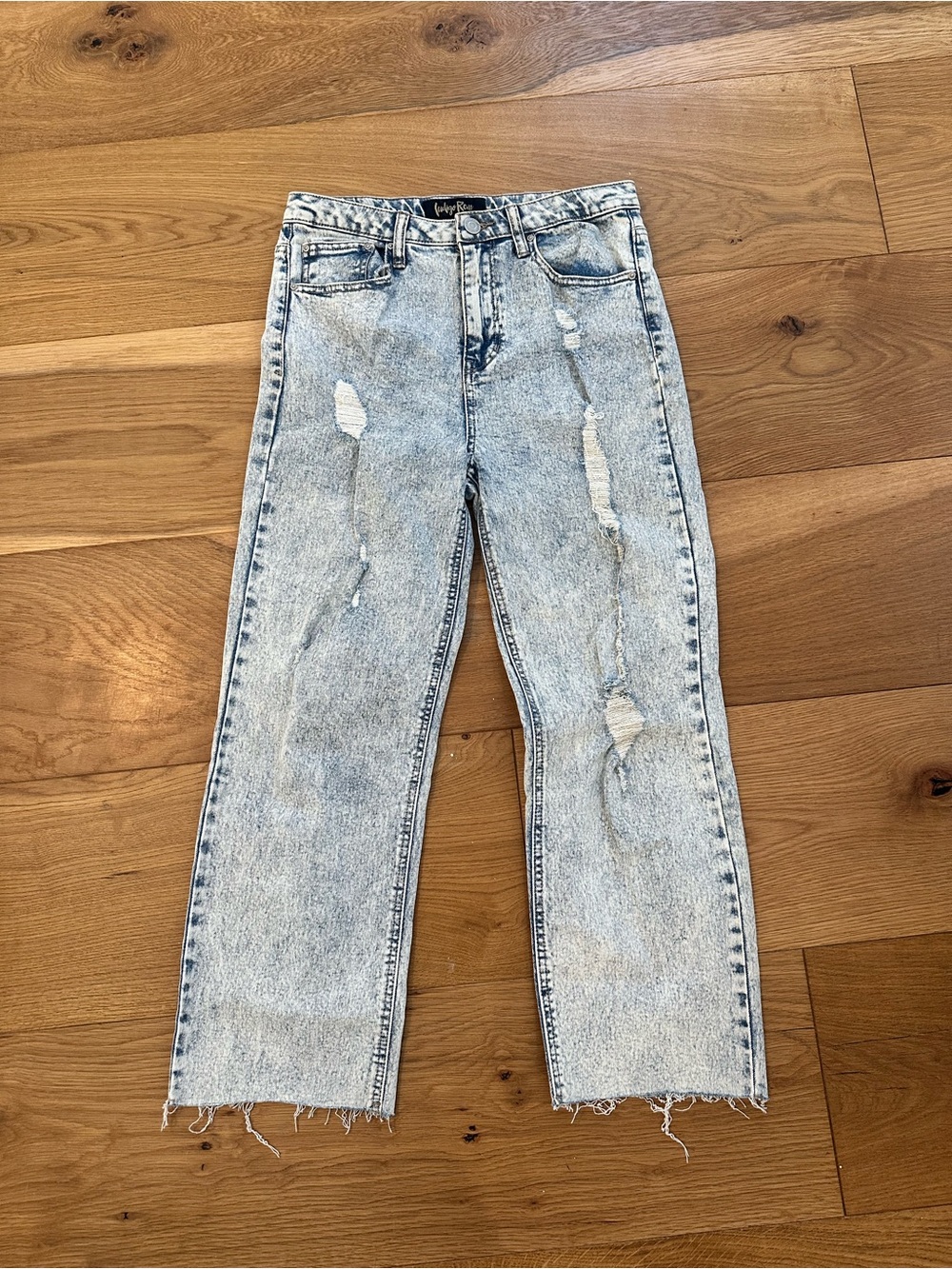 Light Wash Distressed Women’s Jeans